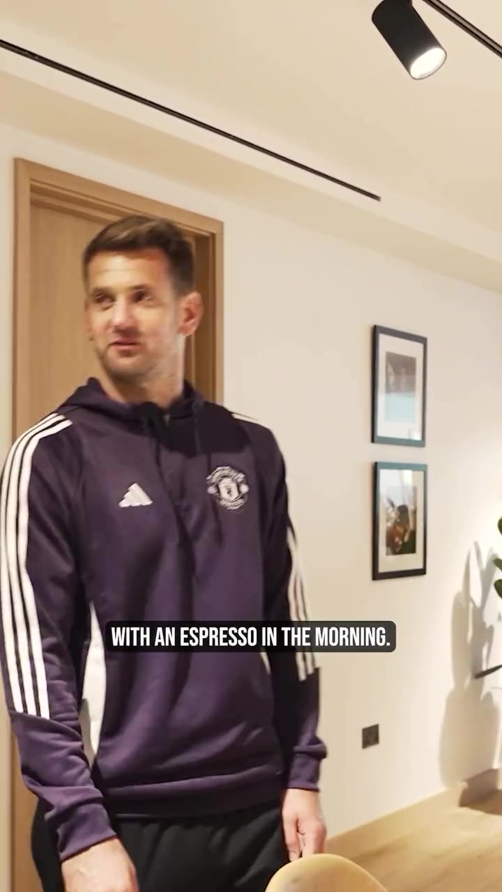 5000万英镑翻新！德里赫特、希顿带球迷云参观卡灵顿基地