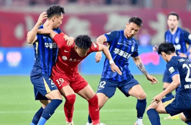 华体会入口-十人作战2-1登顶！重庆铜梁龙5轮11分，这升班马把中超打懵了
